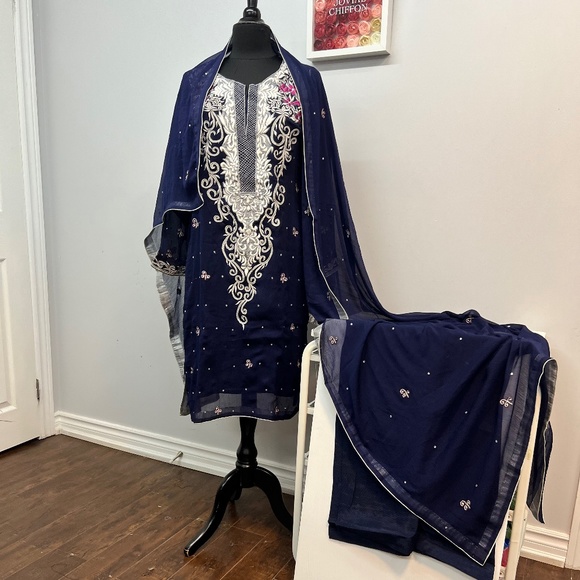 Ladies outfits - Picture 1 of 2